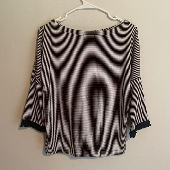 Vineyard Vines 3/4 sleeve striped top. Size XS - Picture 4 of 5